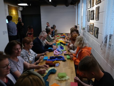 Vernisáž výstavy „Kiedy wełna spotka len“ 27.05.2022-kiedy-welna-spotka-len-26.JPG