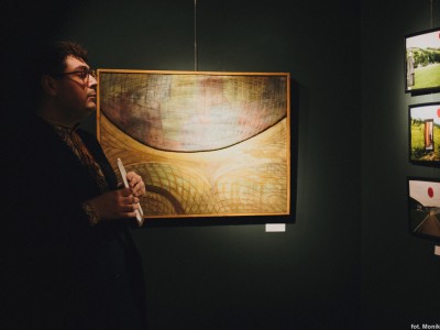 Wernisaż wystawy - "Przestrzeń zewnętrzna i wewnętrzna. Obrazy Łemkowszczyzny w sztuce współczesnej" 08.12.2023-_067.jpg