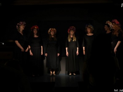 Wernisaż wystawy "Smaryda". Koncert zespołu Akademia Głosów Tradycji 05.06.2021-wernisaz_wystawy_koncert_05.06.2021_33.jpg