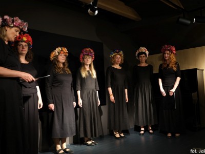 Wernisaż wystawy "Smaryda". Koncert zespołu Akademia Głosów Tradycji 05.06.2021-wernisaz_wystawy_koncert_05.06.2021_60.jpg